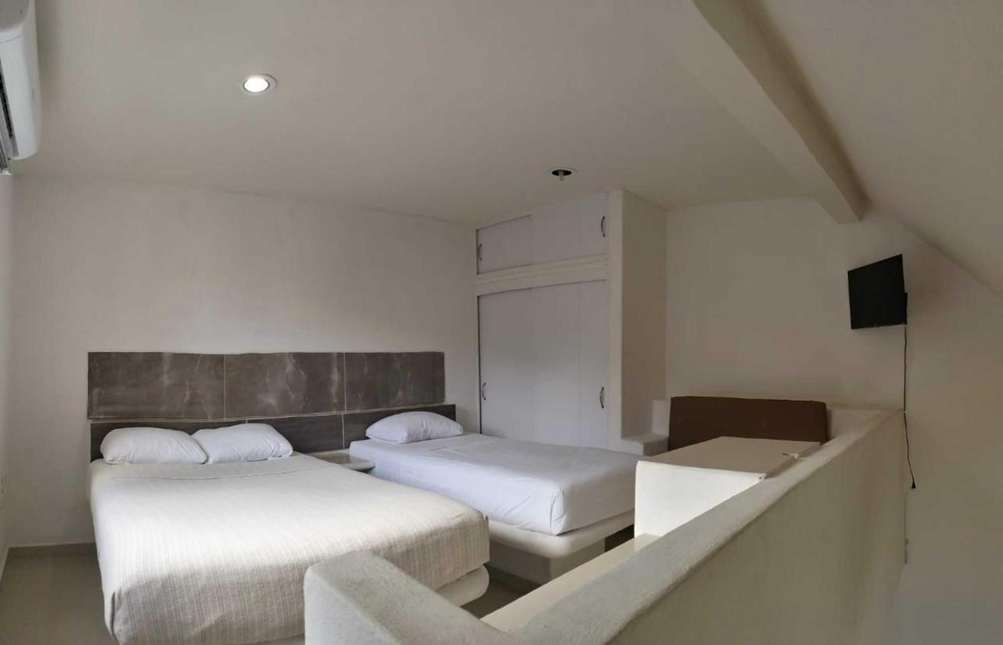 Oyo Dos Mundos Hotel 3*